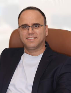 עורך דין מואנס פרח, שותף בכיר